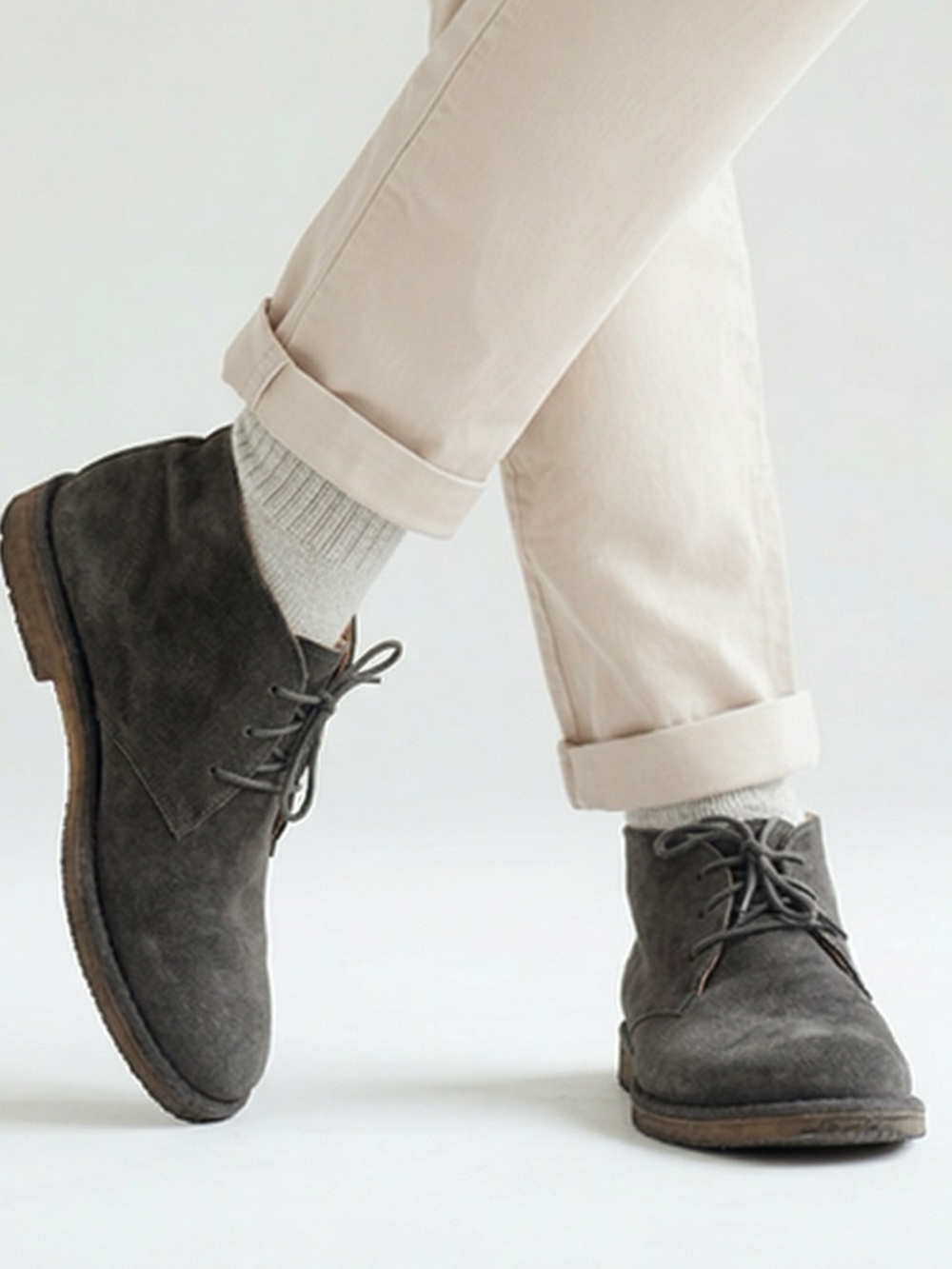 VINCE | Lace Up Gray Suede Chukka Boots Men’s Size 10.5